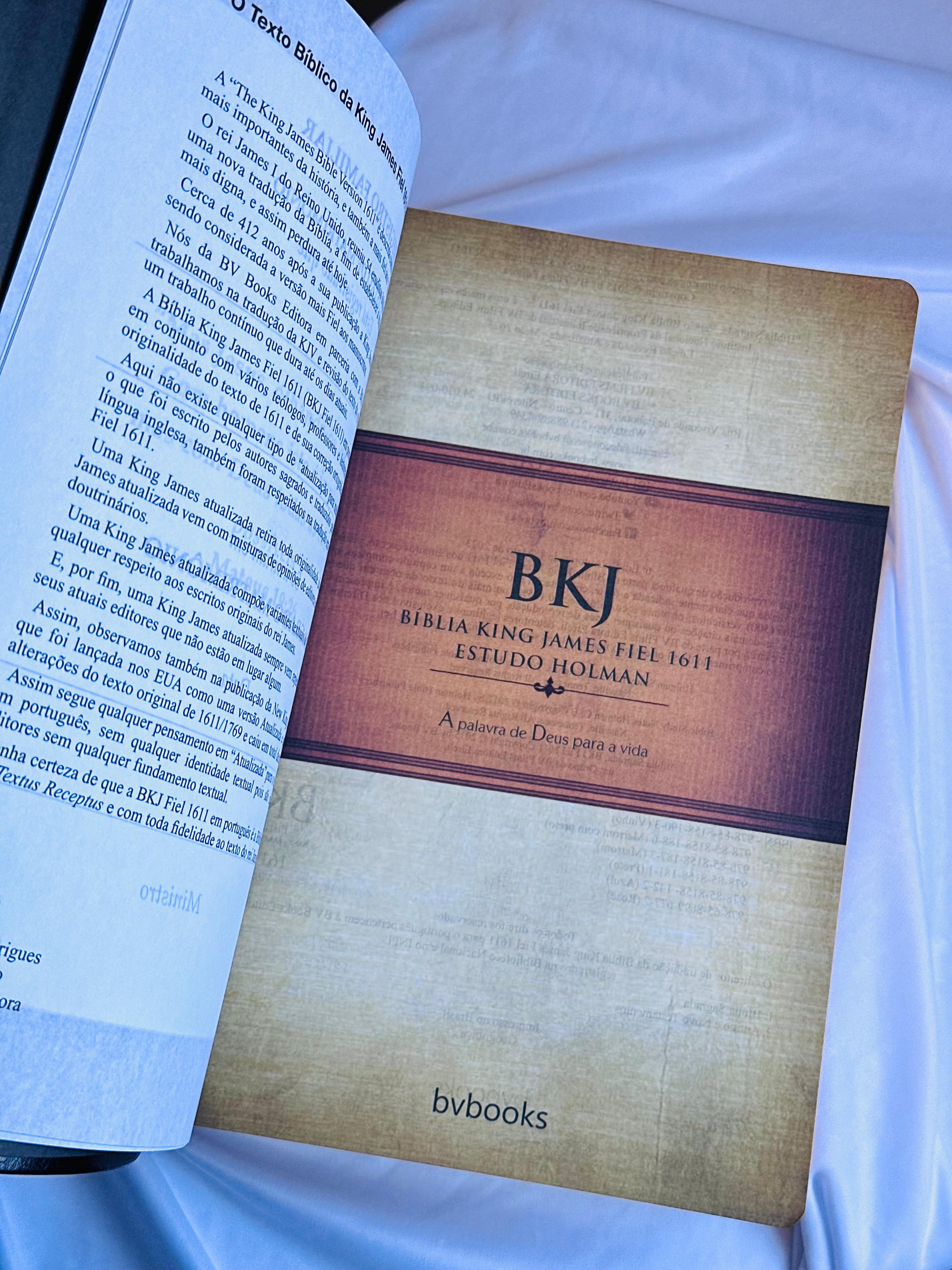 Bíblia King James 1611 Com Estudo Holman BKJ Preta e Marrom