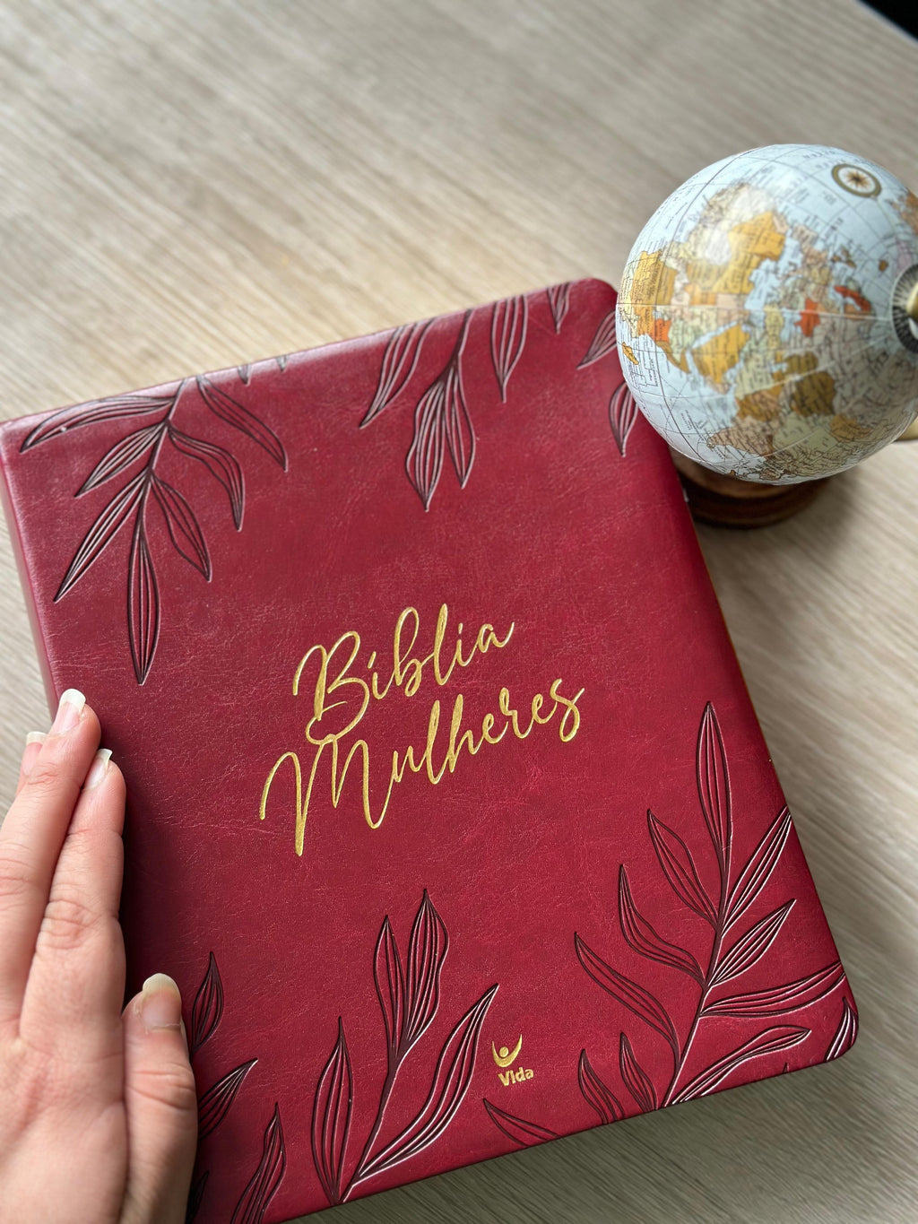 Bíblia Mulheres Folhas | Viviane Martinello | NVT | Espaço Para Anotações | Capa Luxo